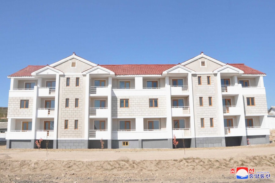 1-서부지구 피해지역들에서의 새집들이경사